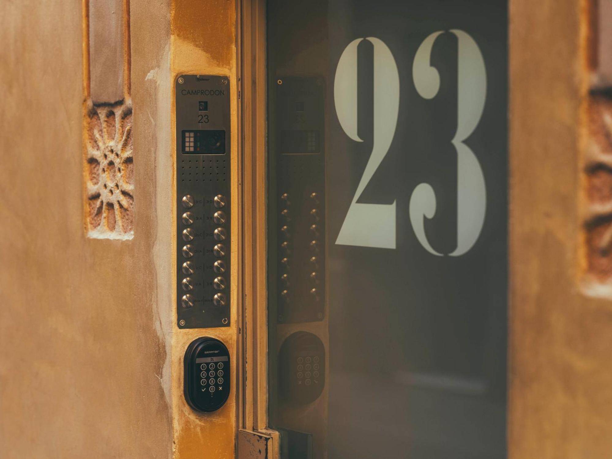 Boutique Apartments 23 Barcelona Exterior photo